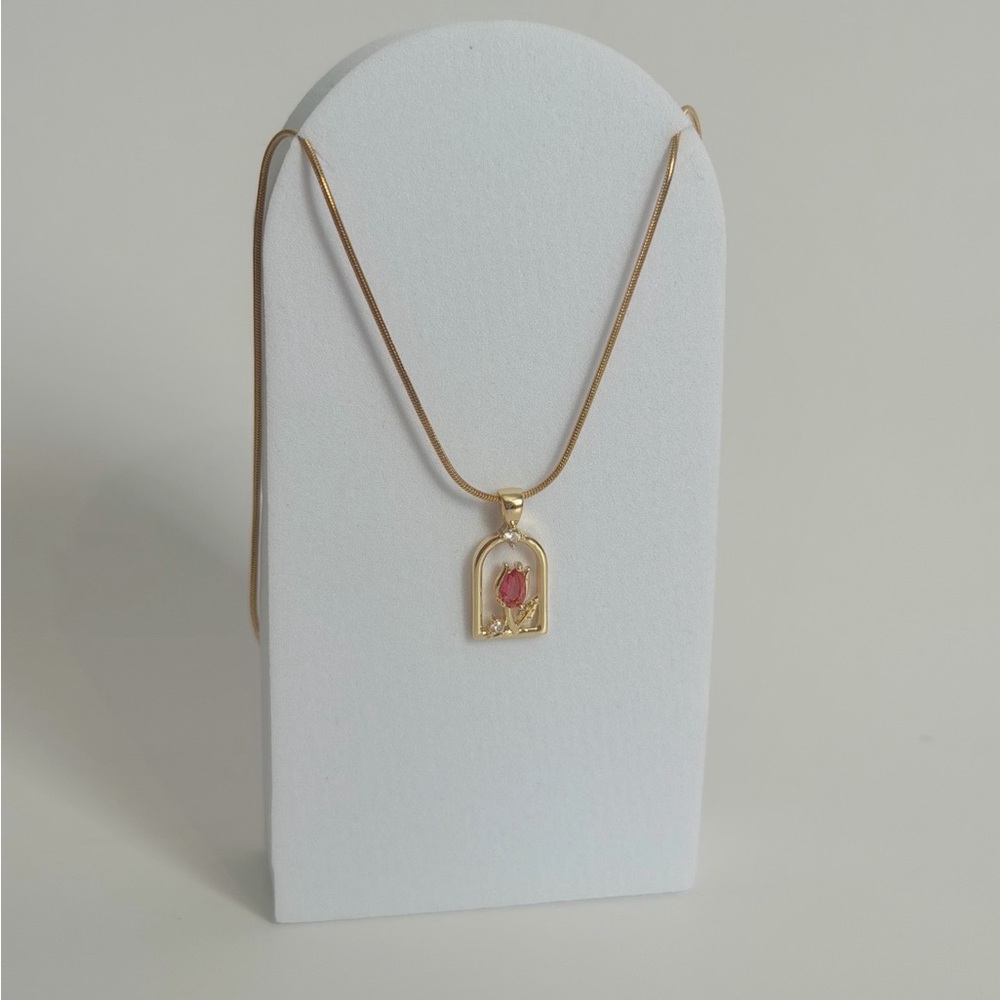 Gold Pendant Necklace with Pink Stone